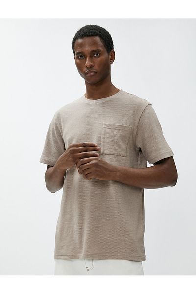 Koton Basic-T-Shirt mit Rundhalsausschnitt, kurzen Ärmeln und Taschendetail