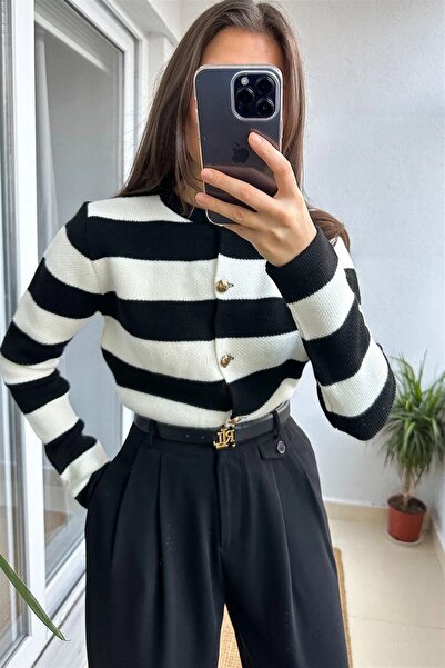 sinemkivanc co Krátký proužkovaný kardigan z úpletu