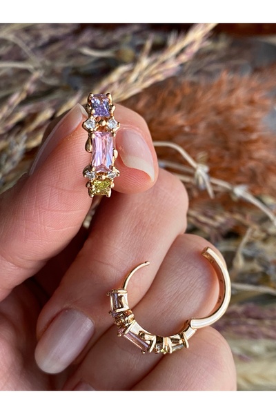 Lucios altın işçilikli kararmaz seri renkli baget taşlı rose gold halka küpe