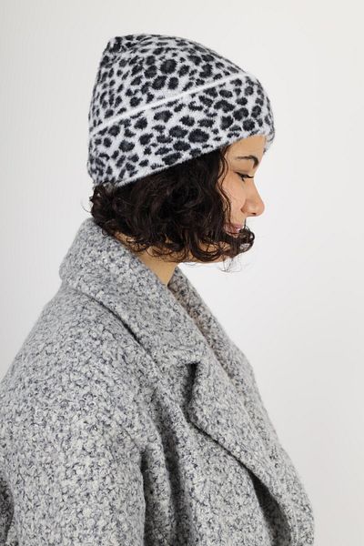 MinaCarin Women's Leopard White Thin Feather Wool Blended Beanie