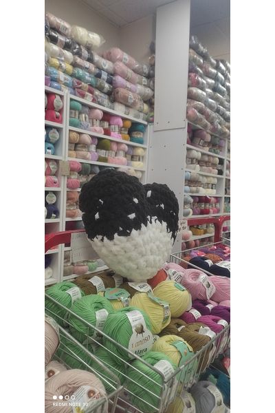 Kevser nur tuhafiye Black and White Heart Pillow