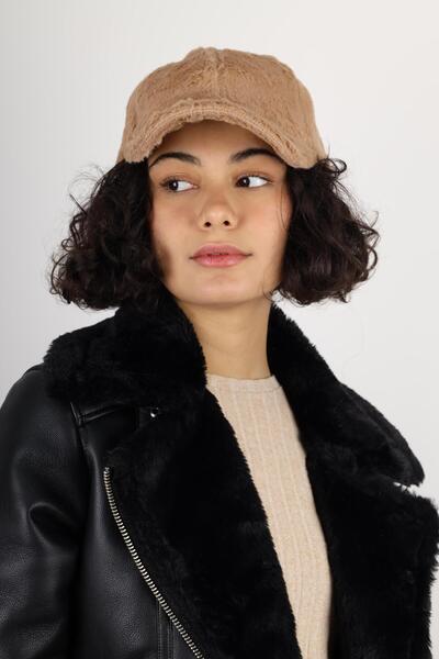 MinaCarin Γυναικείο βελούδινο καπέλο σε μπεζ χειμωνιάτικη γούνα με απαλή υφή