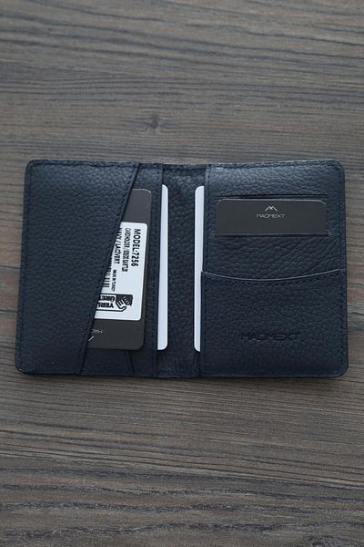Madmext Ανδρικό πορτοφόλι από γνήσιο δέρμα Navy Blue με θήκες για κάρτες και λεπτομέρεια σταυρωτά 7256
