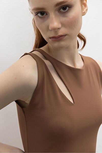 TUBİA Αθλητική Crop Μπλούζα με λεπτομέρεια ώμου