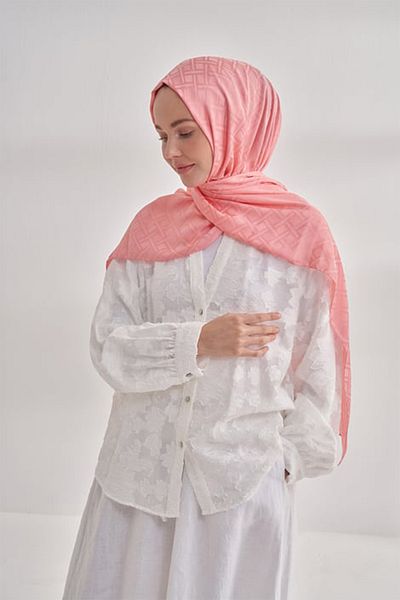 ARMANDA ITALIAN JACQUARD GEOMETRIC PATTERN SWALL
