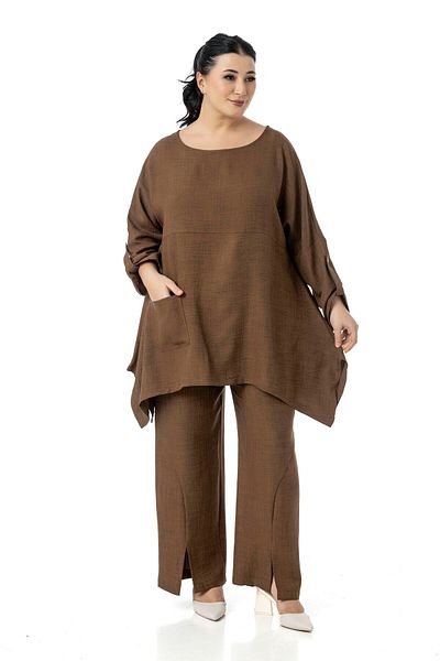 DISENTIS MODEST Set bluză și pantaloni de mărime mare cu croială relaxată - maro