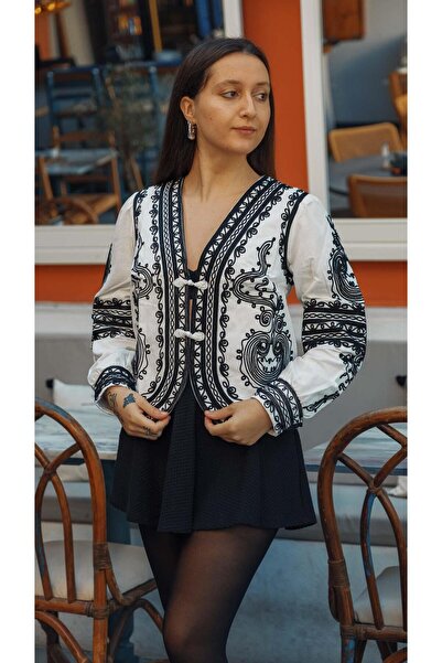 Miss Boheme Beyaz Siyah Nakışlı Tasarım Ceket
