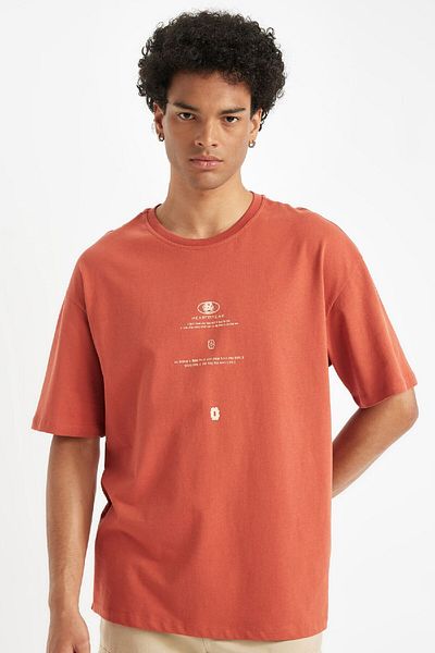 DeFacto Bedrucktes, kurzärmliges Baumwoll-T-Shirt mit bequemer Passform und Rundhalsausschnitt – C6144ax24au