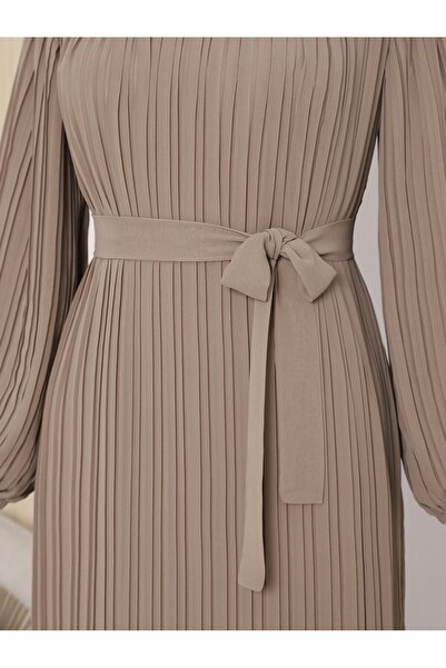 Modamorfo Φόρεμα με μπροστινό ρόμπα, πτυχωτά μανίκια και μέγεθος - Mink
