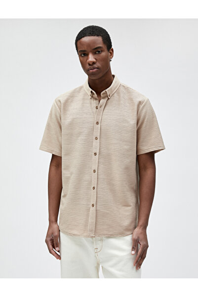 Koton Basic-Kurzarmhemd mit strukturiertem, klassischem Kragen und Knöpfen