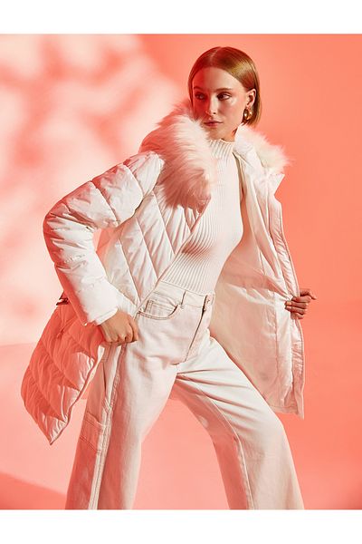 Koton Lange Pufferjacke mit Kunstpelzdetail und Gürtel