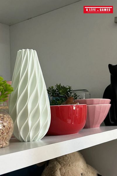 a life in games Special Design Minimal Stylish Vase Modern Decorative White and Colorful / Small Large Artificial Flower Design 18cm