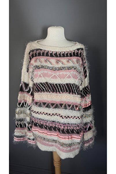 Kübra Tekin Boncuk İşlemeli Özel Tasarım Kazak