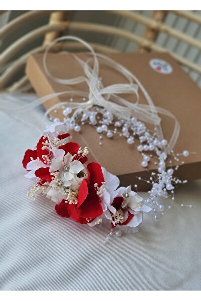 çiğdem kaya design Корона с детайли от червени цветя с мъниста