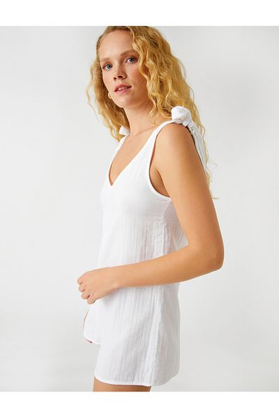 Koton Overall mit Shorts, V-Ausschnitt, Riemen, detailliert