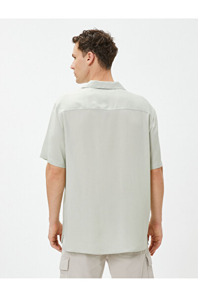 Koton Basic-Hemd mit kurzen Ärmeln und Umlegekragen aus Ecovero®-Viskose