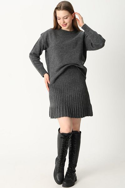 VEGENZE Women's Anthracite Soft Sweater Pleated Skirt Double Knitwear Set