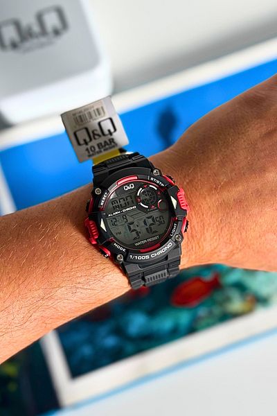 Q&Q Silicone Band Men's Wrist Watch with Digital Stopwatch Calendar