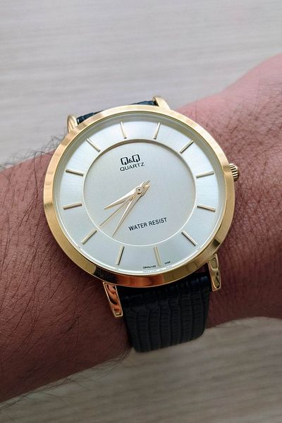 Q&Q Thin Case Classic Model Unisex Wristwatch
