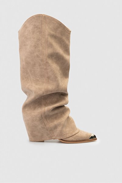 NİŞANTAŞI SHOES Velva Bej Mat Deri Burun Demir Detay Körüklü Kadın Topuklu Western Çizme