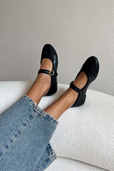 NİŞANTAŞI SHOES حذاء باليرينا نسائي بحزام أسود غير لامع من جوردي - نعل مسطح