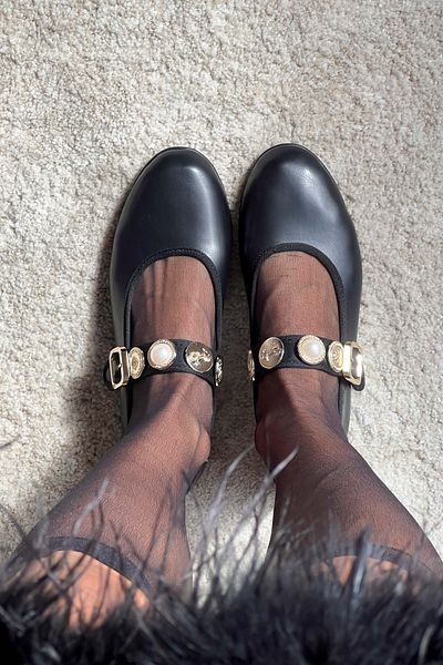 NİŞANTAŞI SHOES Balerini de damă cu talpă plată cu detaliu accesoriu negru mat Cracovia