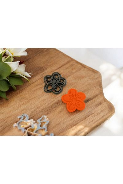 Beta 8 Piece Flower Shaped Cookie Mold Dough Shaper Set