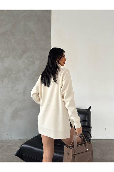 Lusin Women's Ecru Oversize Teddy Bear Oversize Turtleneck Knitwear Sweater