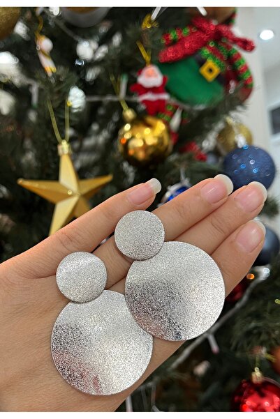 Buse Nur Uyar Gümüş Renk Oval Sallanan Küpe