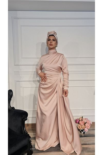 makbuleofficial Βραδινό φόρεμα Hijab σε μπεζ χρώμα από ύφασμα Krepsaten με λεπτομέρεια ντραπέ