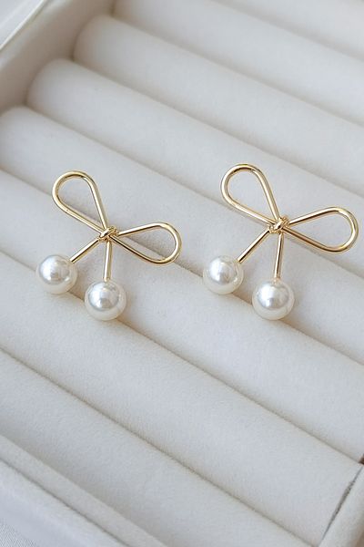 COSİTA Bow Shaped Minimal Gold Earrings with Pearl Detail