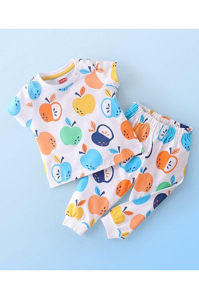 Babyhug طقم بدلة نوم بأكمام نصفية من قماش جيرسي قطني محبوك من Babyhug بطبعة تفاحة - أبيض