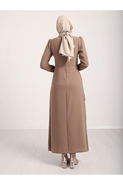 Modamorfo Norkové krepové šaty s asymetrickým výstřihem a knoflíkem vpředu