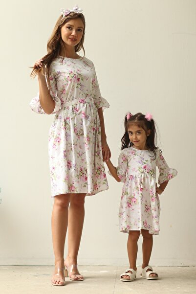 KÜÇÜĞÜM BUTİK Λευκό φόντο Ροζ μωβ λουλουδάτο μπράτσο με βολάν Ποπλίνα Mother Daughter Combination (ΜΟΝΟ ΠΩΛΕΙΤΑΙ)