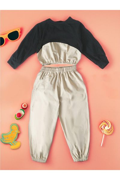 Bella Moda By Styli طقم مكون من بلوزة وبنطلون بأكمام طويلة ورقبة دائرية
