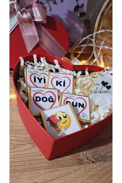 SevgiliAtolyemm Congratulations Birthday Chocolate Box 16 cm (with Keychain ​​Gift) Birthday Special Occasions
