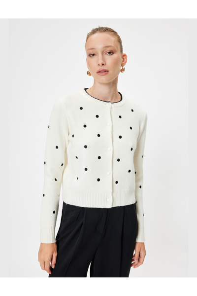 Koton Gepunktete Strickjacke mit Rundhalsausschnitt und Knöpfen, weiche Struktur