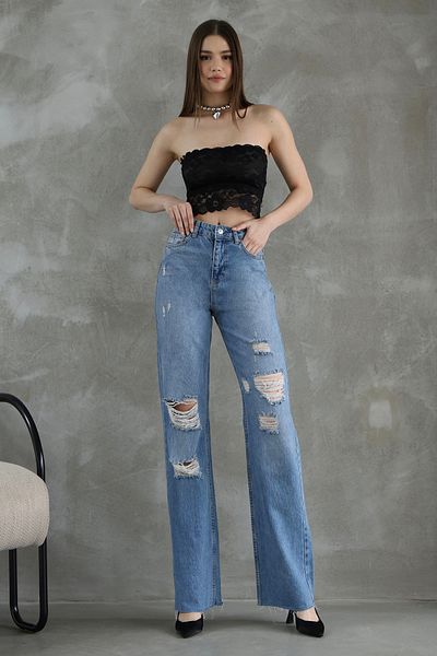 Trendyol Collection Blaue, gerüschte Jeans mit zerrissenen Details und Ausschnitten an den Beinen TWOSS25JE00138