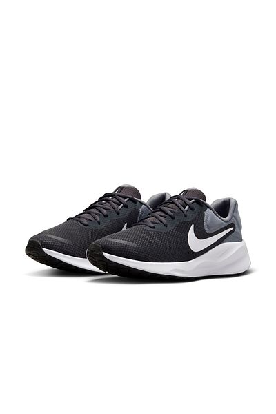 Nike Revolution 7 - Lightweight and Comfortable Cutting