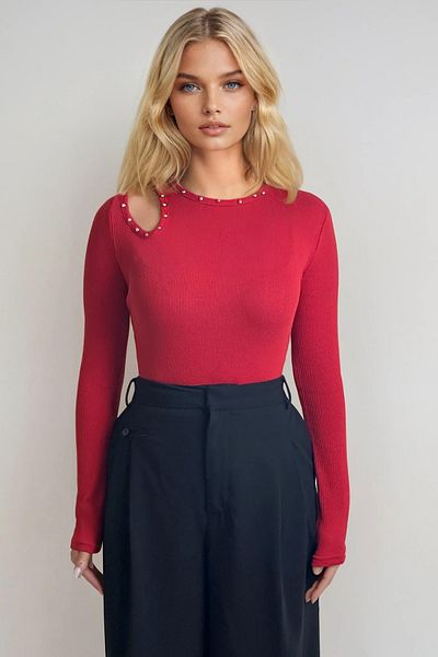 Trend Alaçatı Stili Rote Damen-Strickbluse mit Rundhalsausschnitt und Ausschnitten, Perlenstickerei, gerippt, ALC-X13331