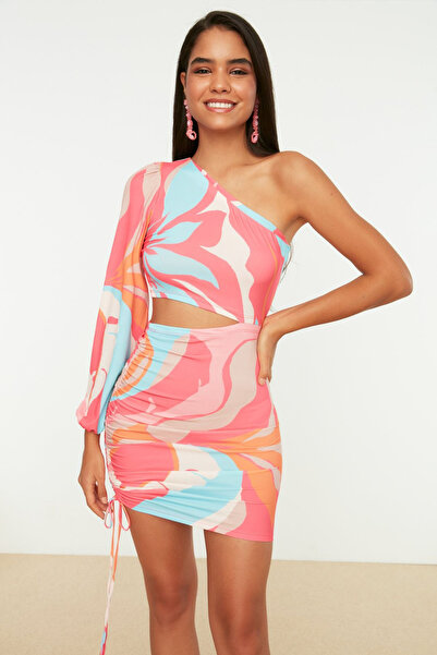 Trendyol Collection Rövid kötött estélyi ruha színes ablakrészlettel - TPRSS21EL0179