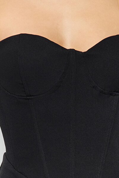 Trendyol Collection Černé přiléhavé tkané krátké stylové večerní šaty Noční šaty pro návrat domů TPRAW23EL00052