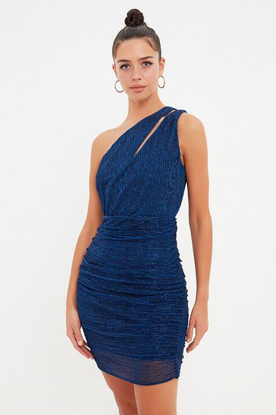 Trendyol Collection Saks lemované třpytivé pletené krátké, stylové večerní šaty Noční šaty pro návrat domů TPRSS21EL2596