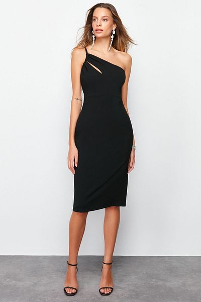 Trendyol Collection Černé pletené večerní šaty – detailní okénka, vypasované TPRSS24EL00145