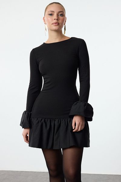 Trendyol Collection Černá balonová sukně Detailní pletené krátké večerní šaty Noční šaty pro návrat domů TPRAW25EL00072