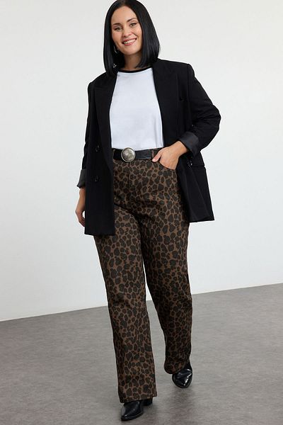 Trendyol Curve Große, gerade Jeans mit Leopardenmuster und hoher Taille – TBBAW25CJ00003