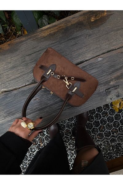 minebag Dámská crossbody kabelka King Bitter Brown Suede - Detailní pásek
