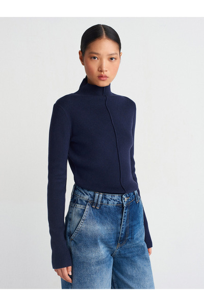 Dilvin 10682 Світло-синій трикотажний светр з високим коміром і деталями швів