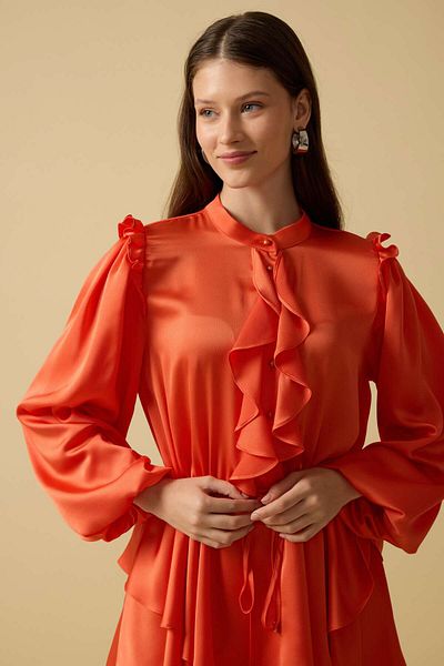 NUR KALAY COLLECTION بلوزة من الساتان المكشكش