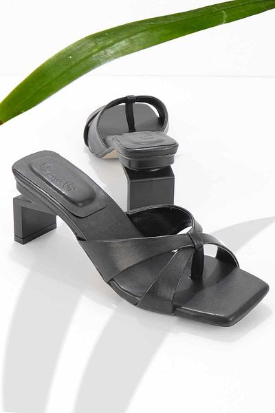 Bambi Women's Black Slippers K04840701009